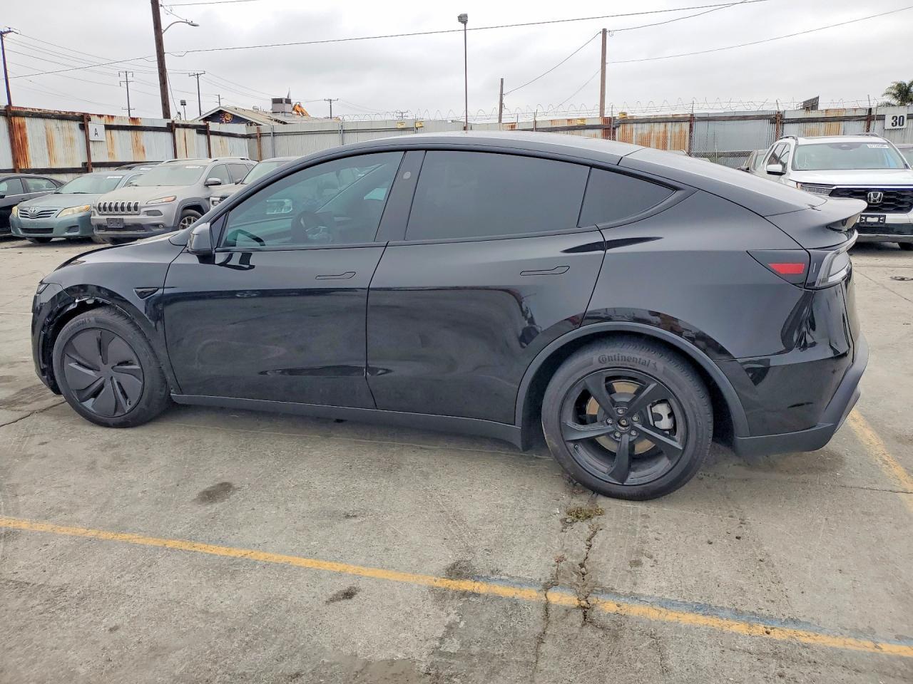 2026 Tesla Model Y - Фото 2