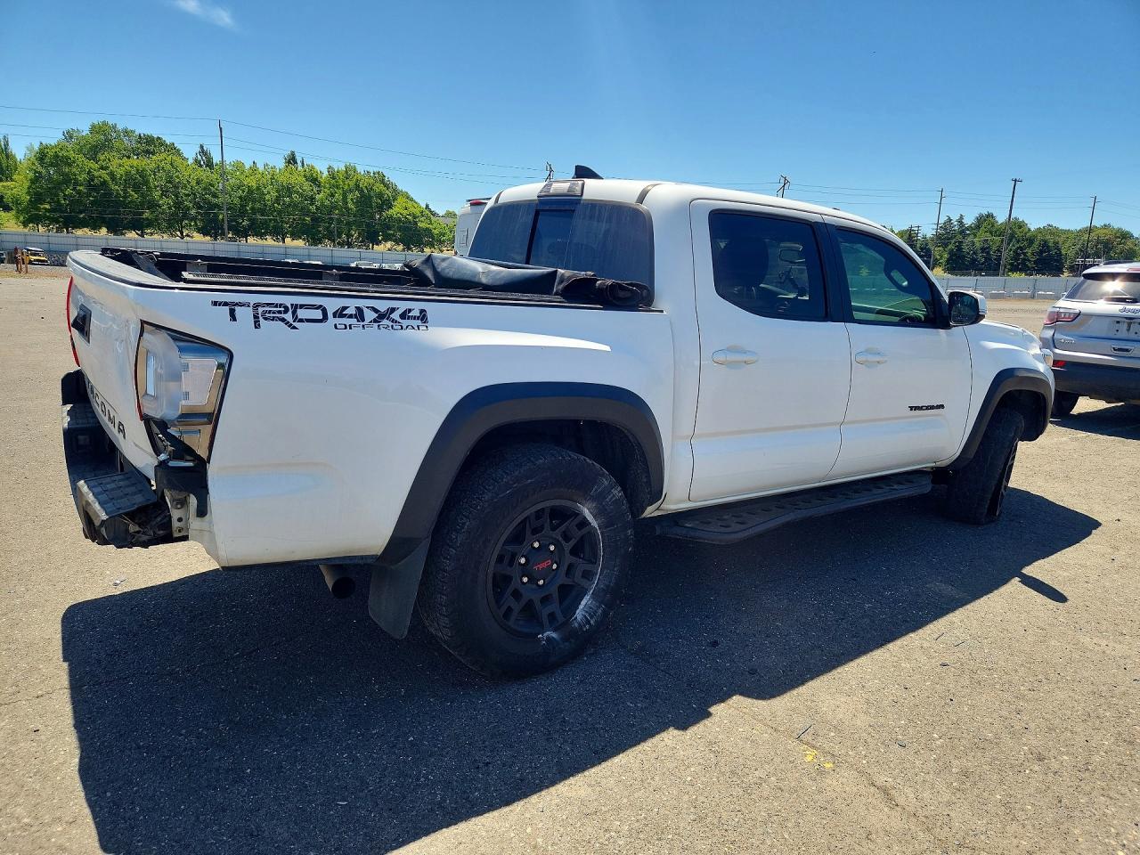 2017 Toyota Tacoma Trd Off-Road - Image 3