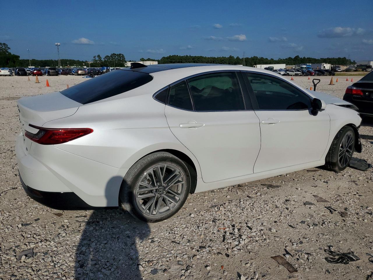 2025 Toyota Camry Xle - Фото 3