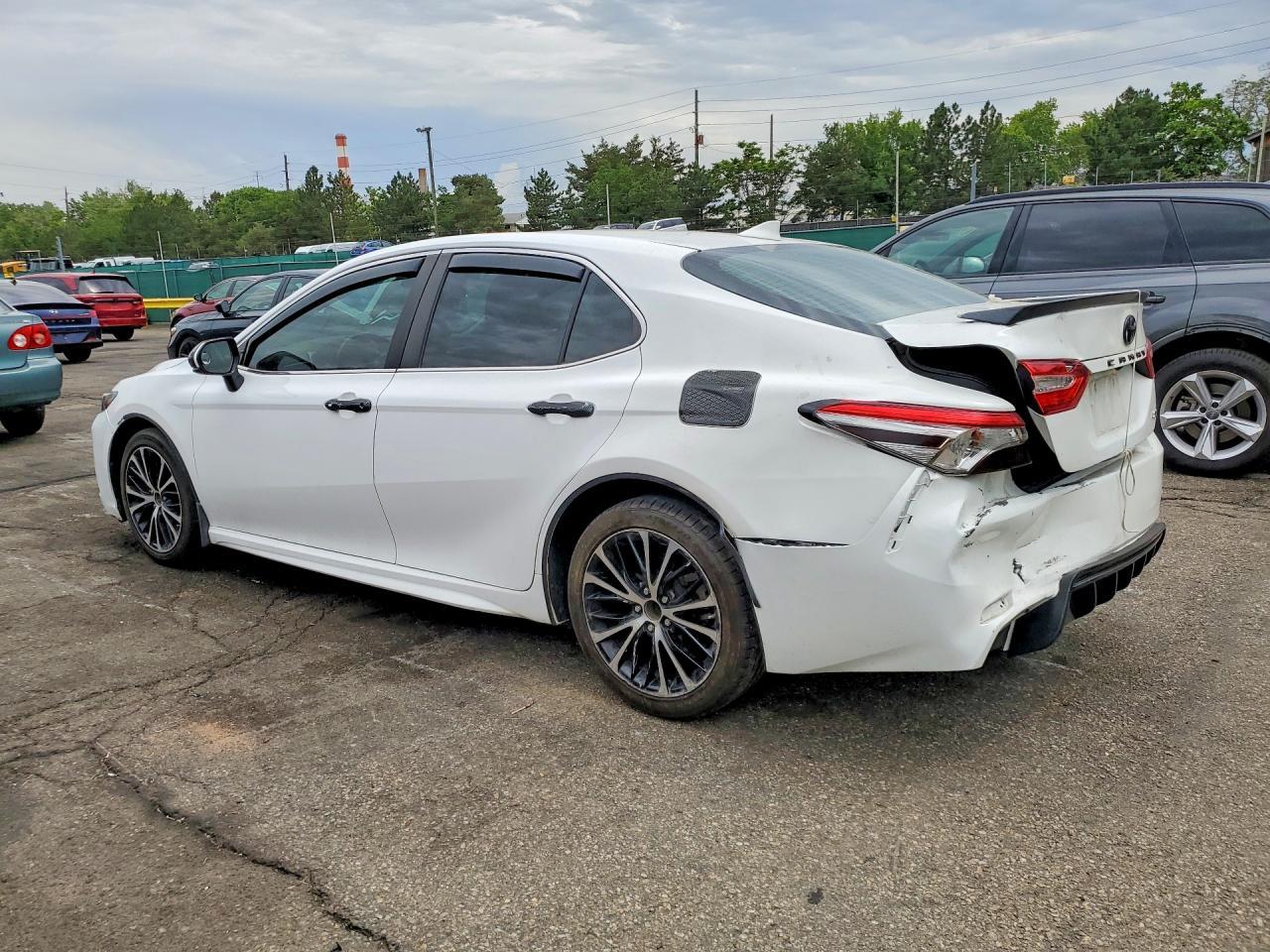 2019 Toyota Camry Se - Image 2