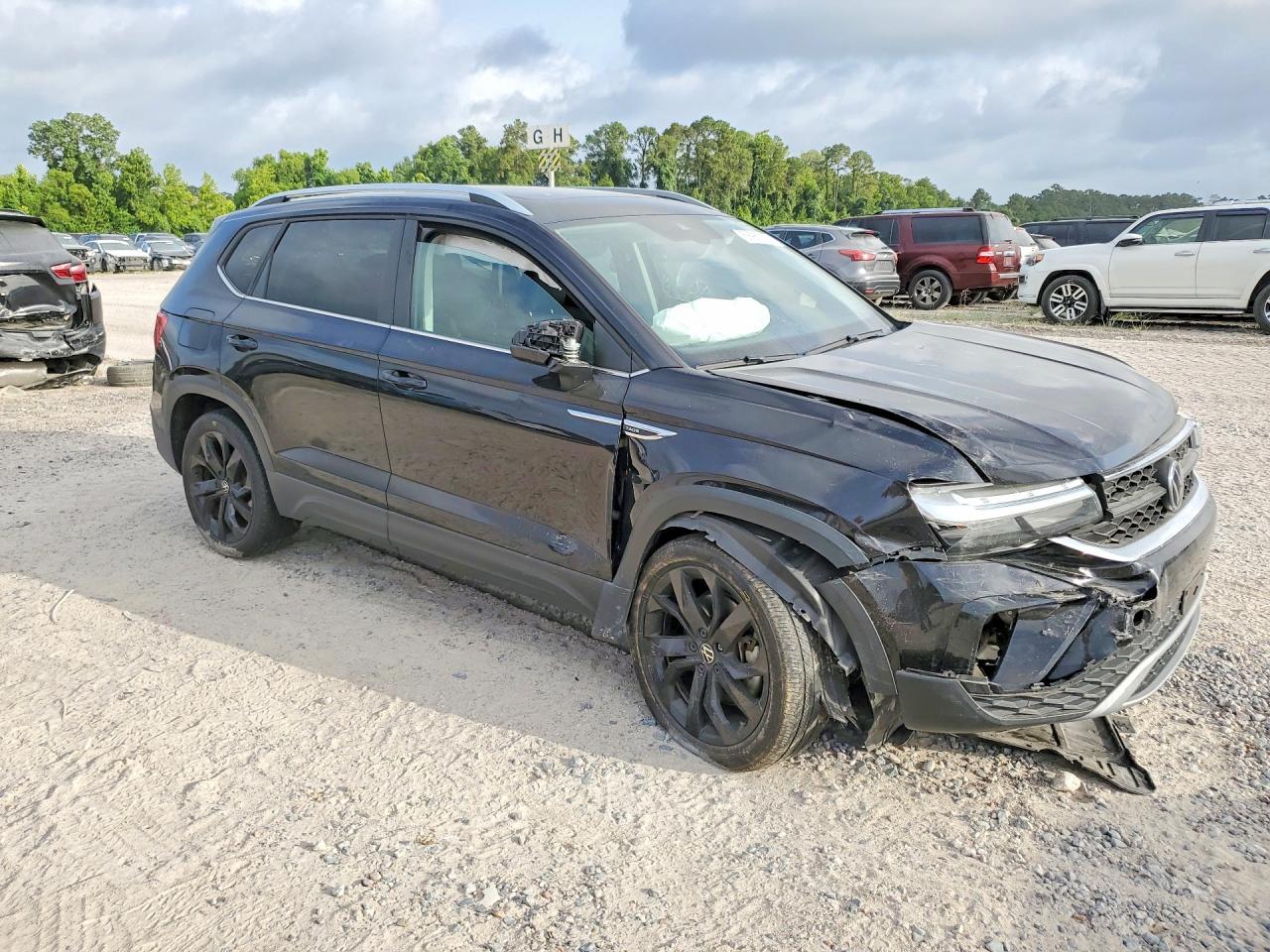 2023 Volkswagen Taos Se - Фото 4