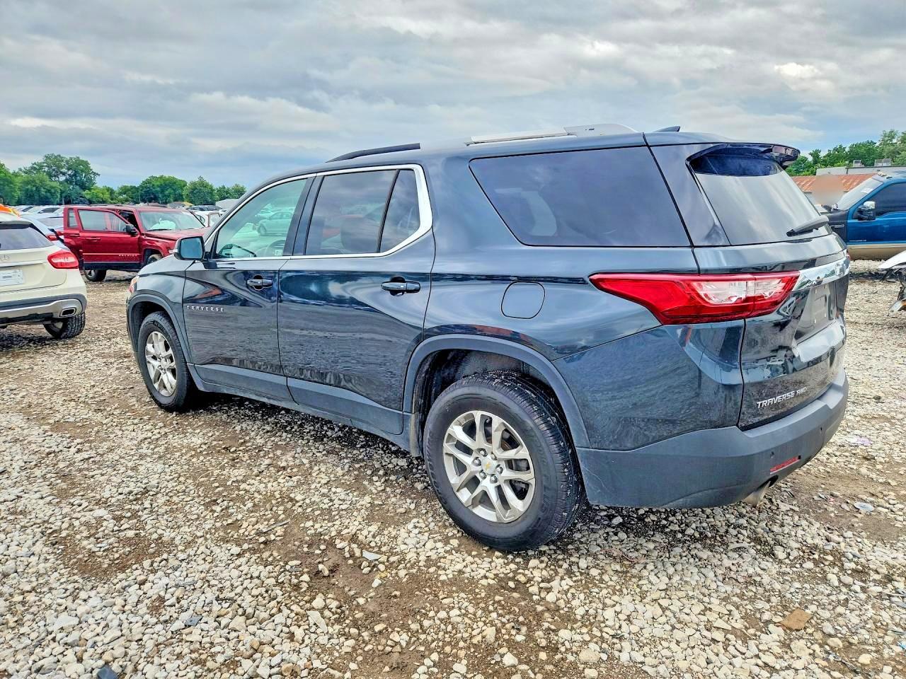 2018 Chevrolet Traverse Lt - Фото 2