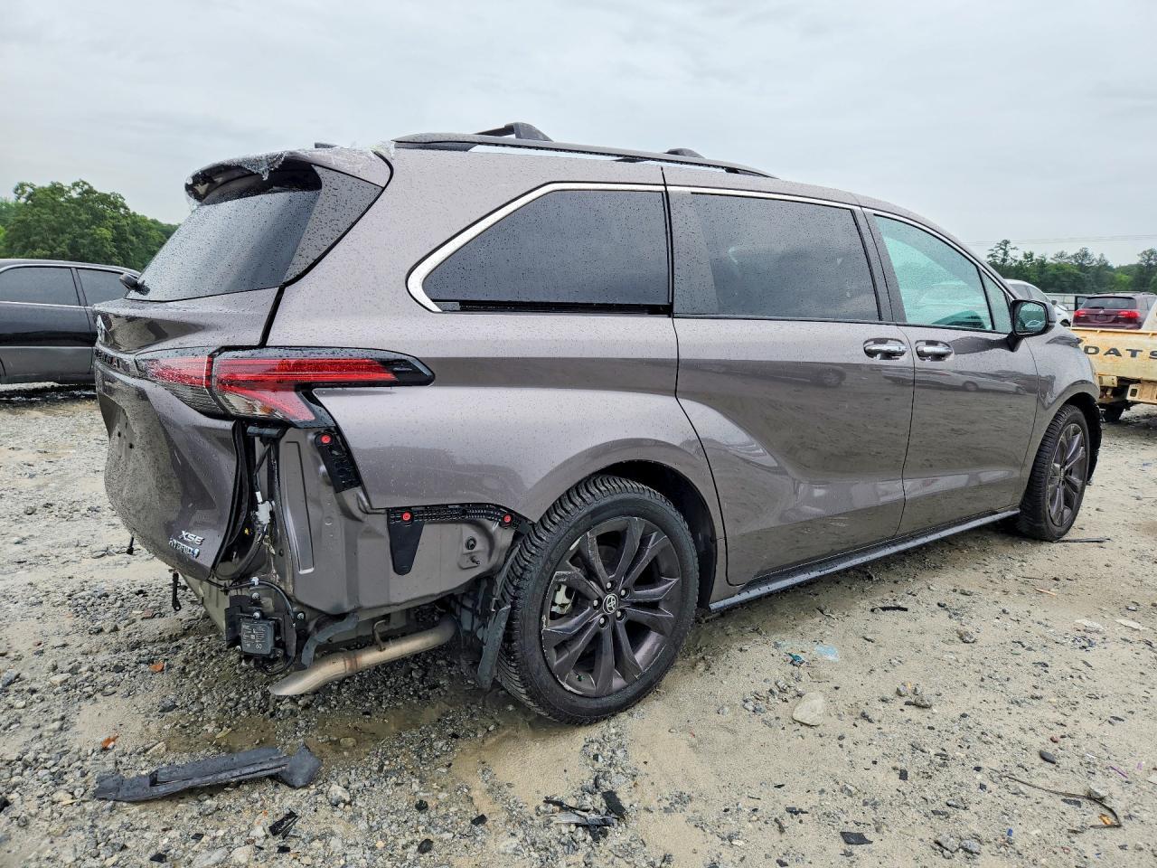 2022 Toyota Sienna Xse - Фото 3