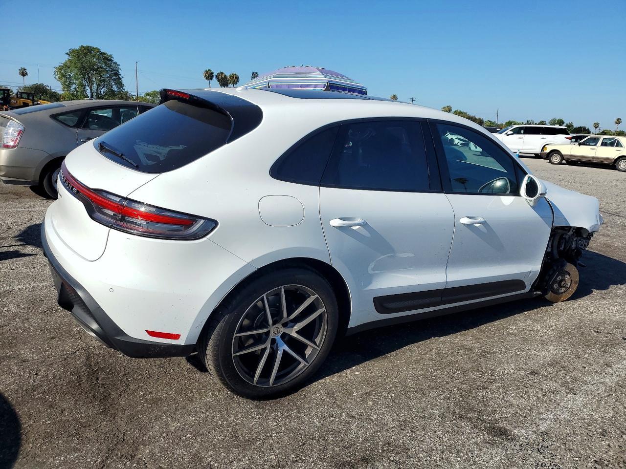 2025 Porsche Macan Base - Фото 3