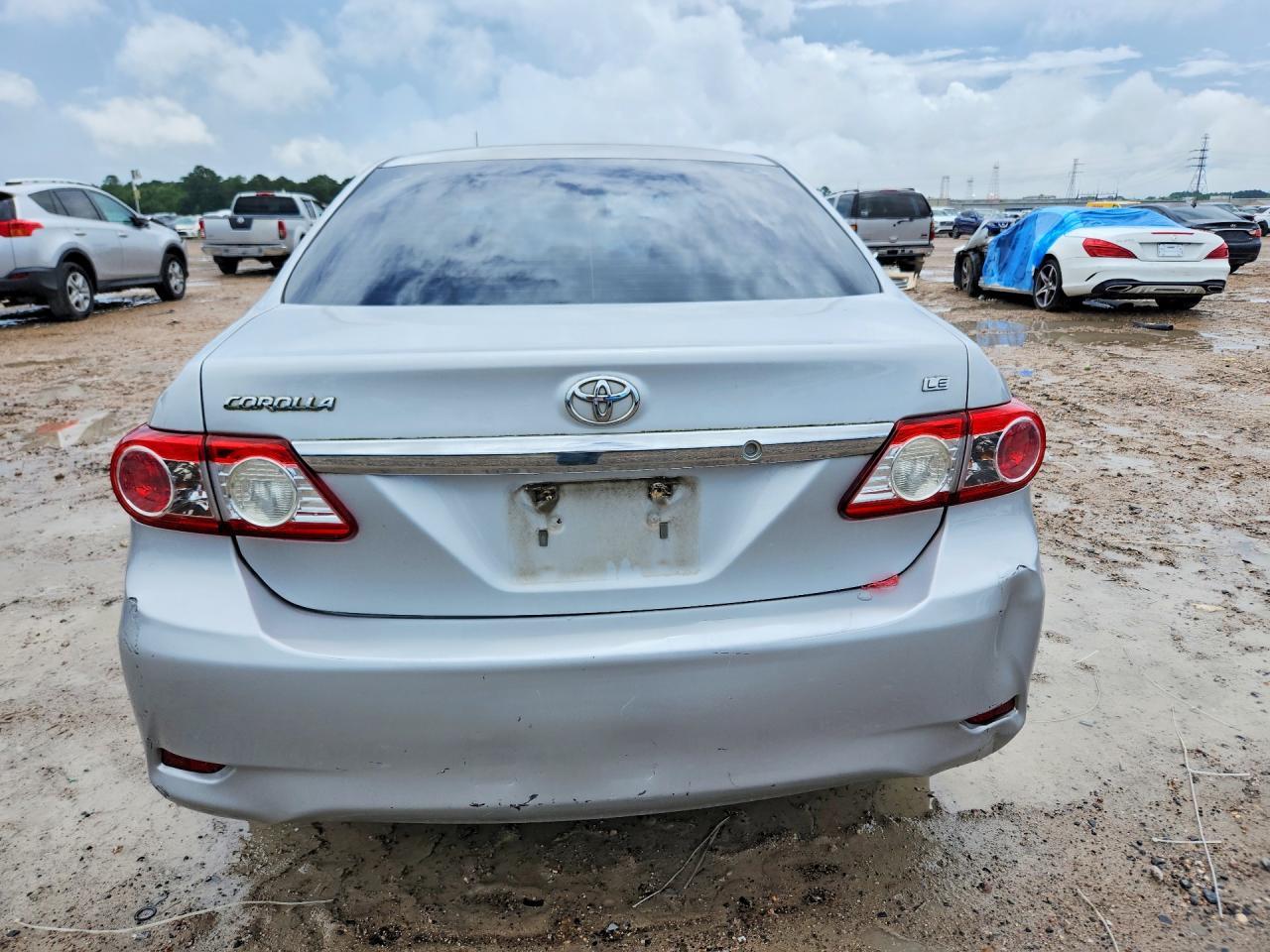 2013 Toyota Corolla Le - Image 6