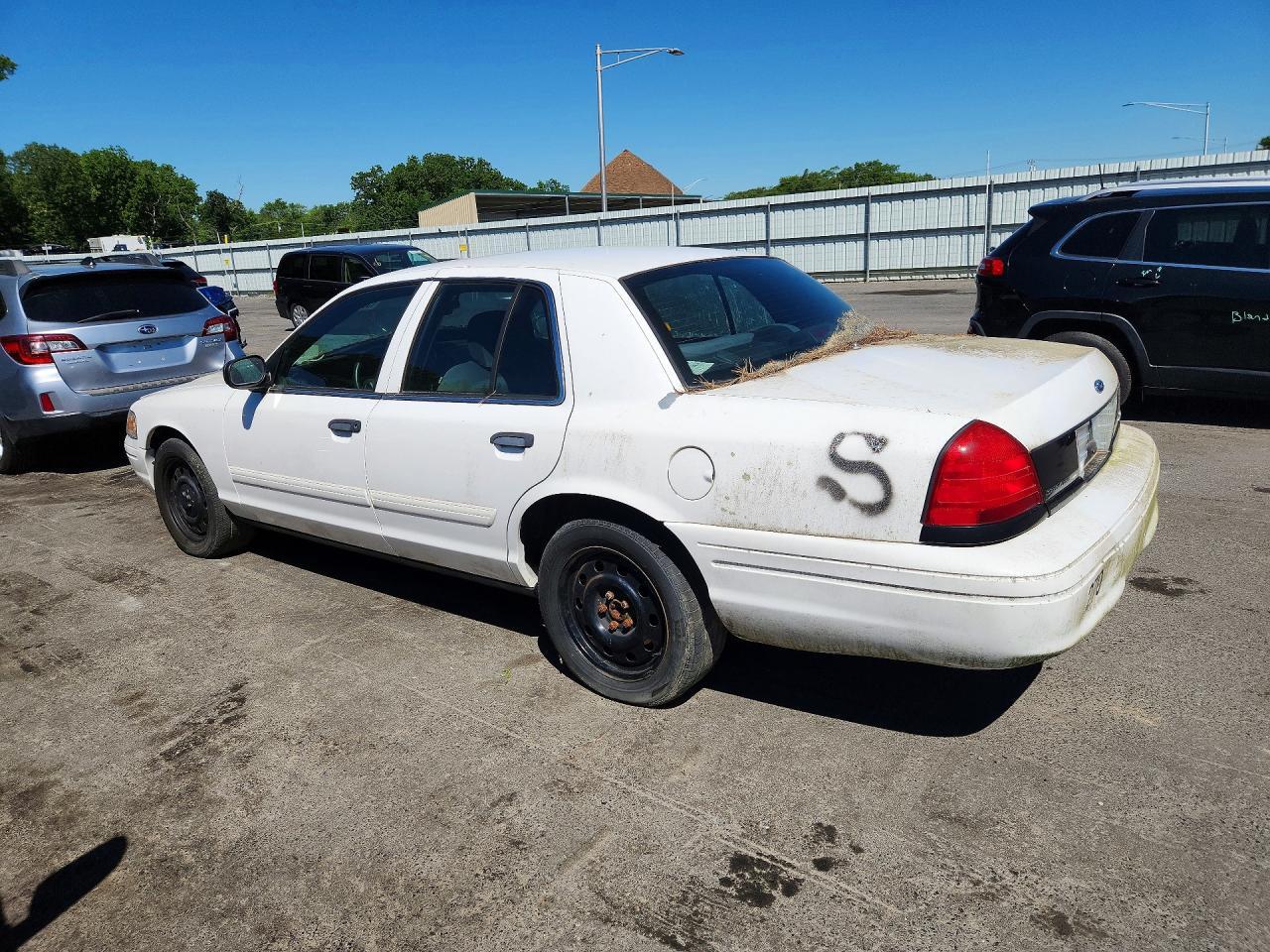 2010 Ford Crown Victoria S - Фото 2