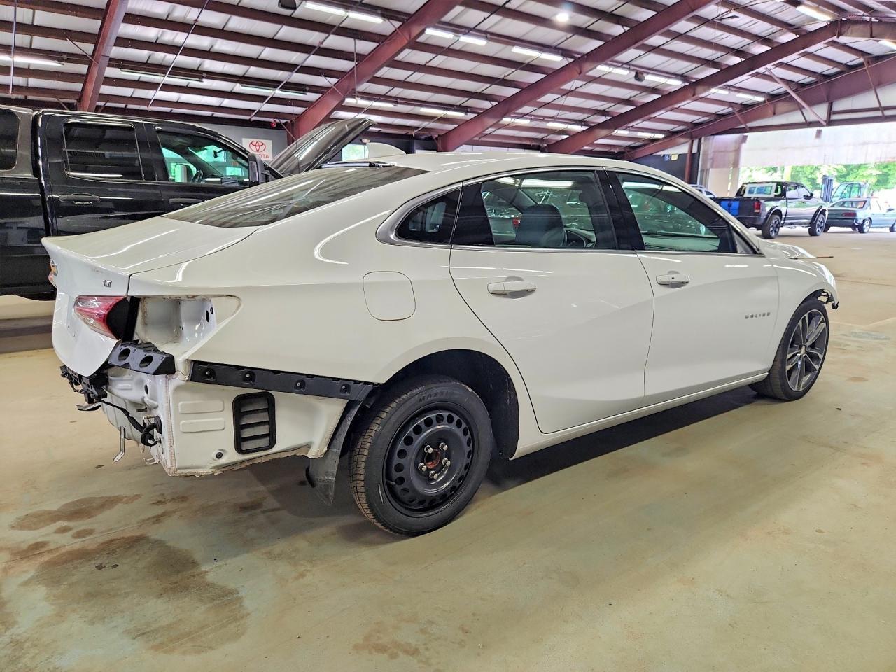 2022 Chevrolet Malibu Lt - Image 3