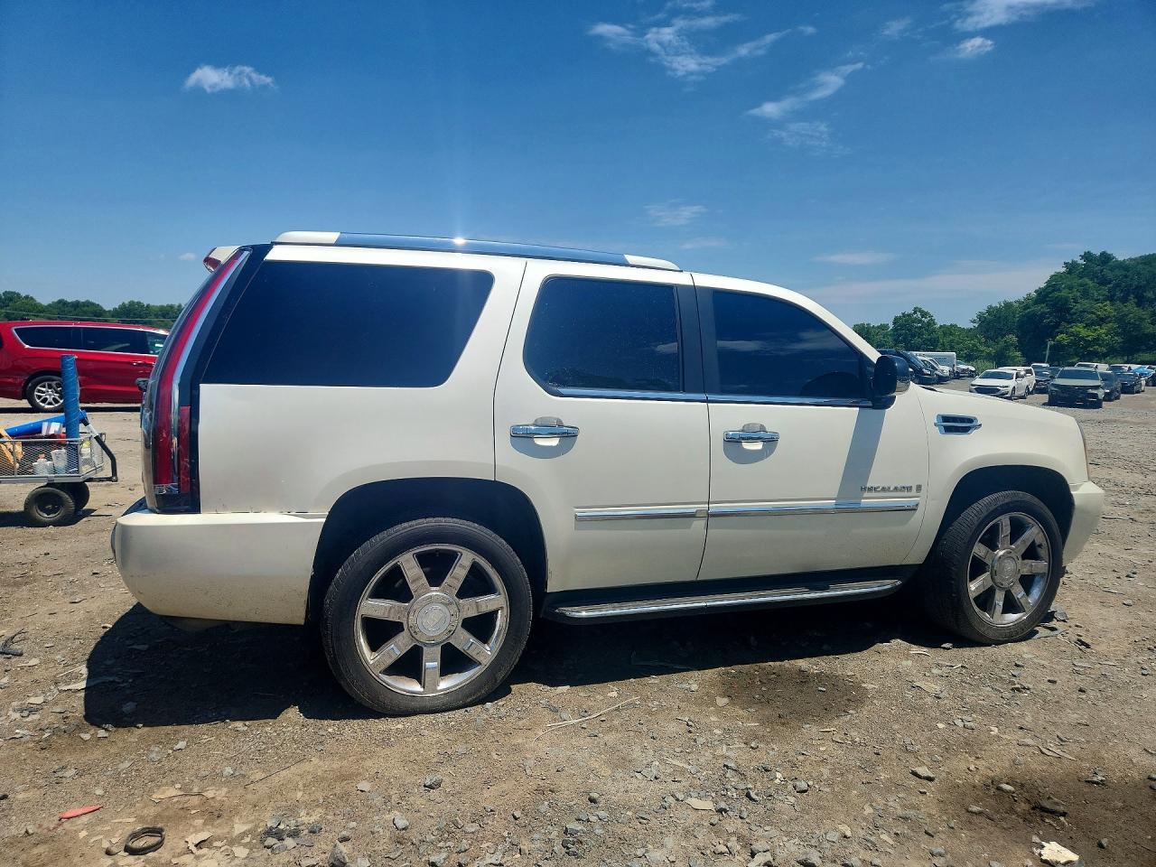 2008 Cadillac Escalade Luxury - Image 3