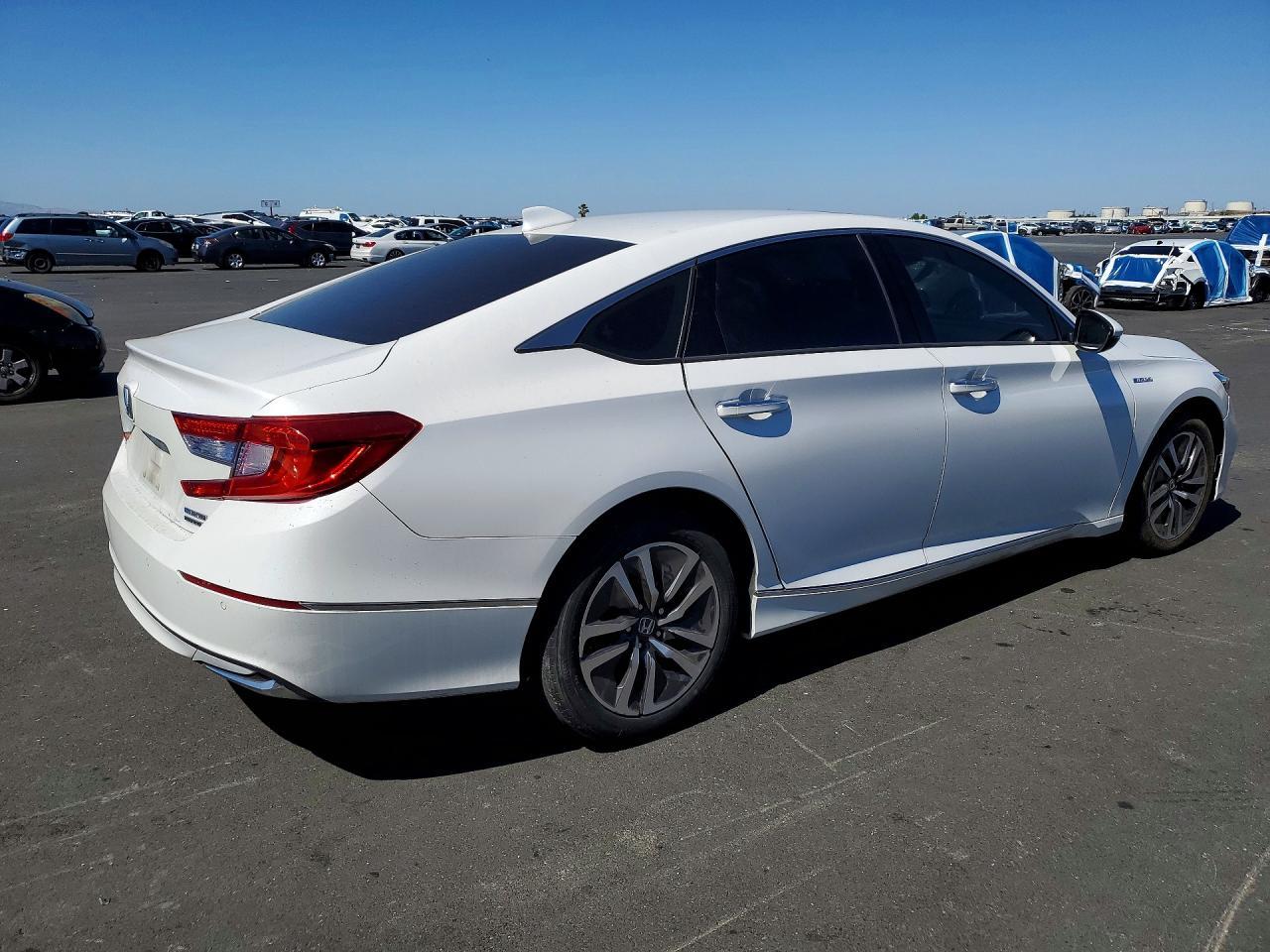 2019 Honda Accord Touring Hybrid - Image 3