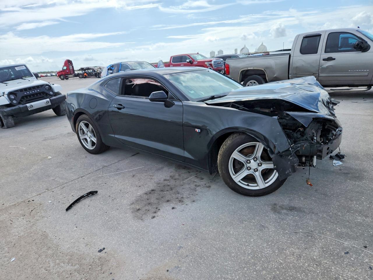 2018 Chevrolet Camaro Ls - Фото 4