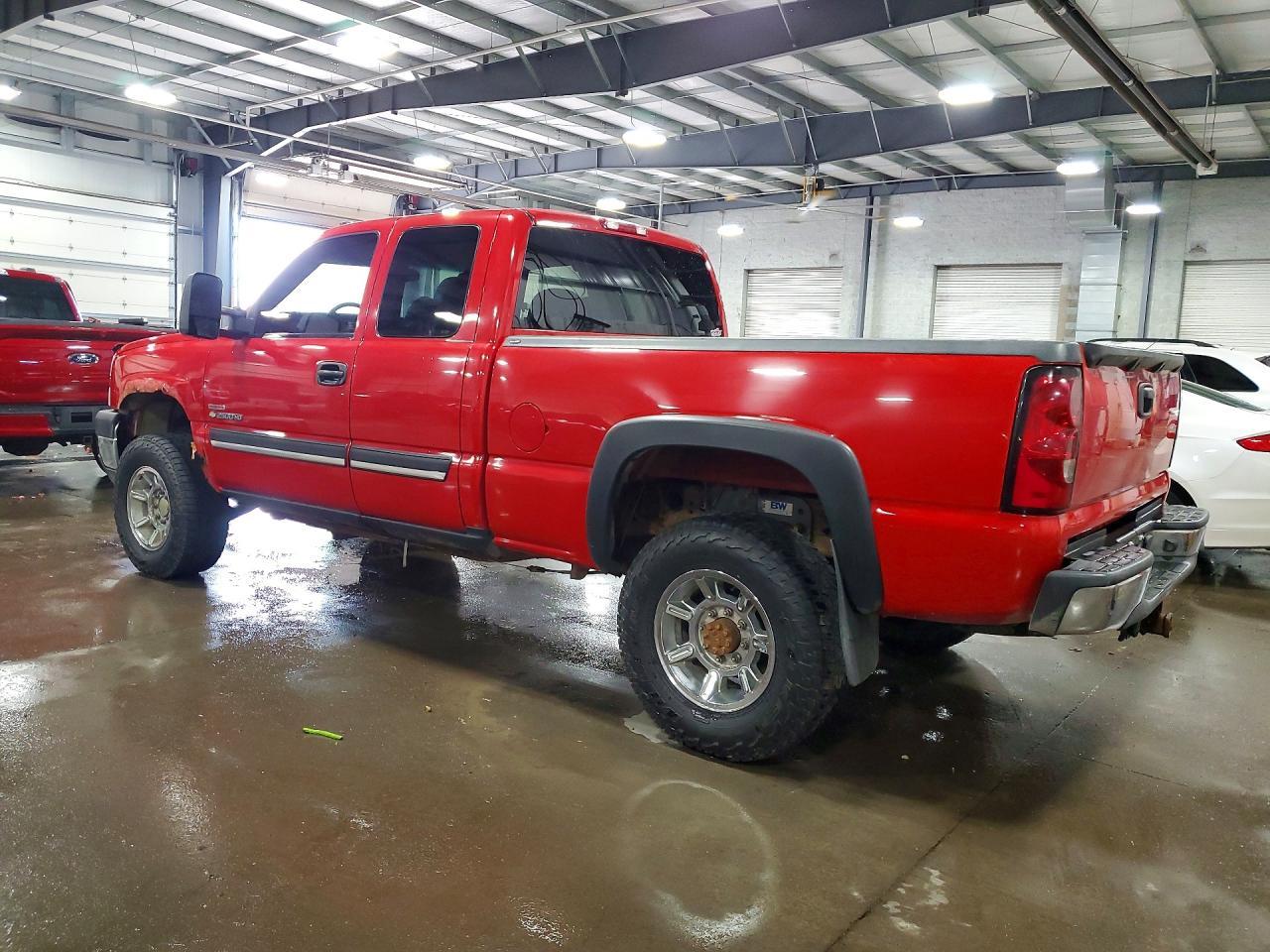 2004 Chevrolet Silverado K2500 Heavy Duty - Image 2