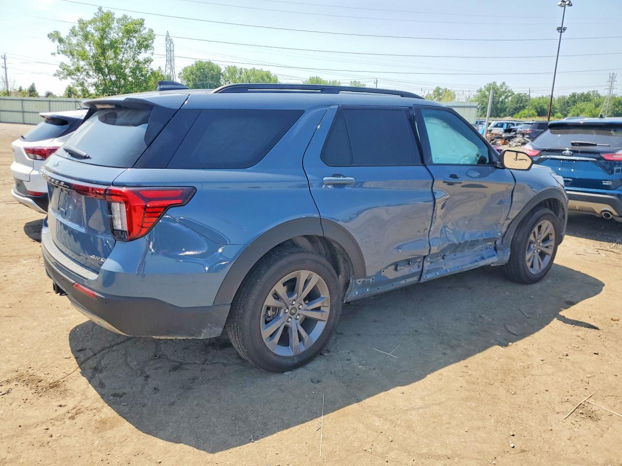 2025 Ford Explorer Active - Фото 3