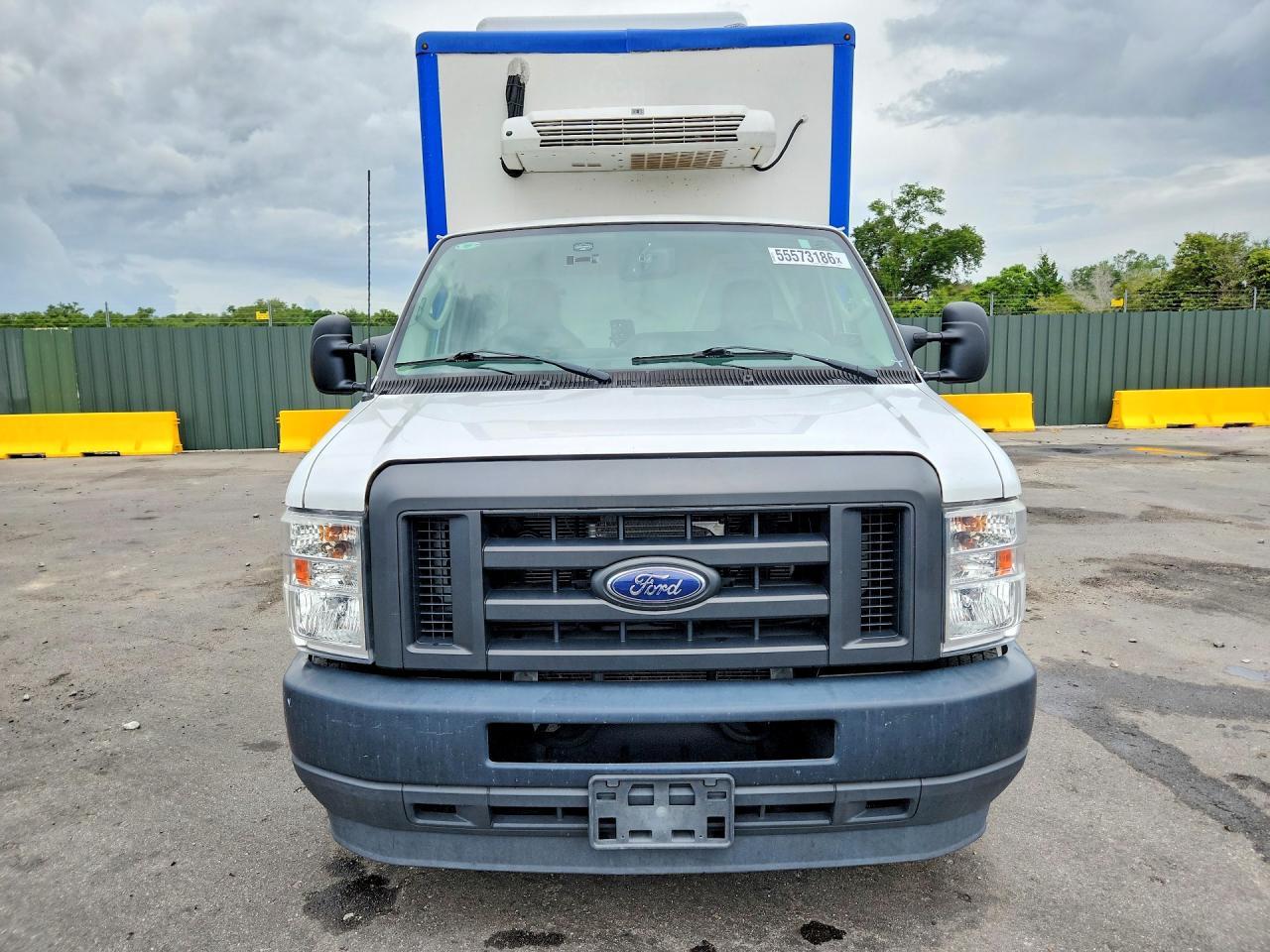 2023 Ford E350 Refrigerated Box Truck - Фото 5