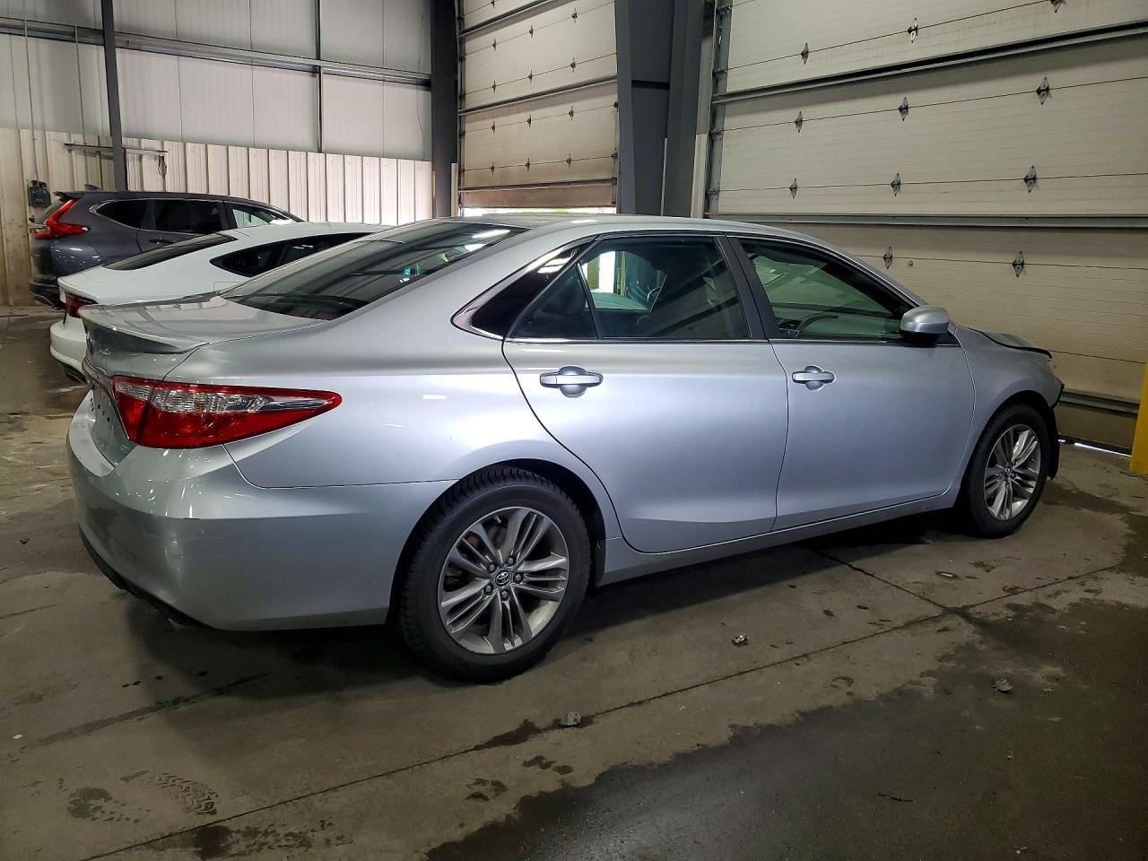 2015 Toyota Camry Se - Image 3