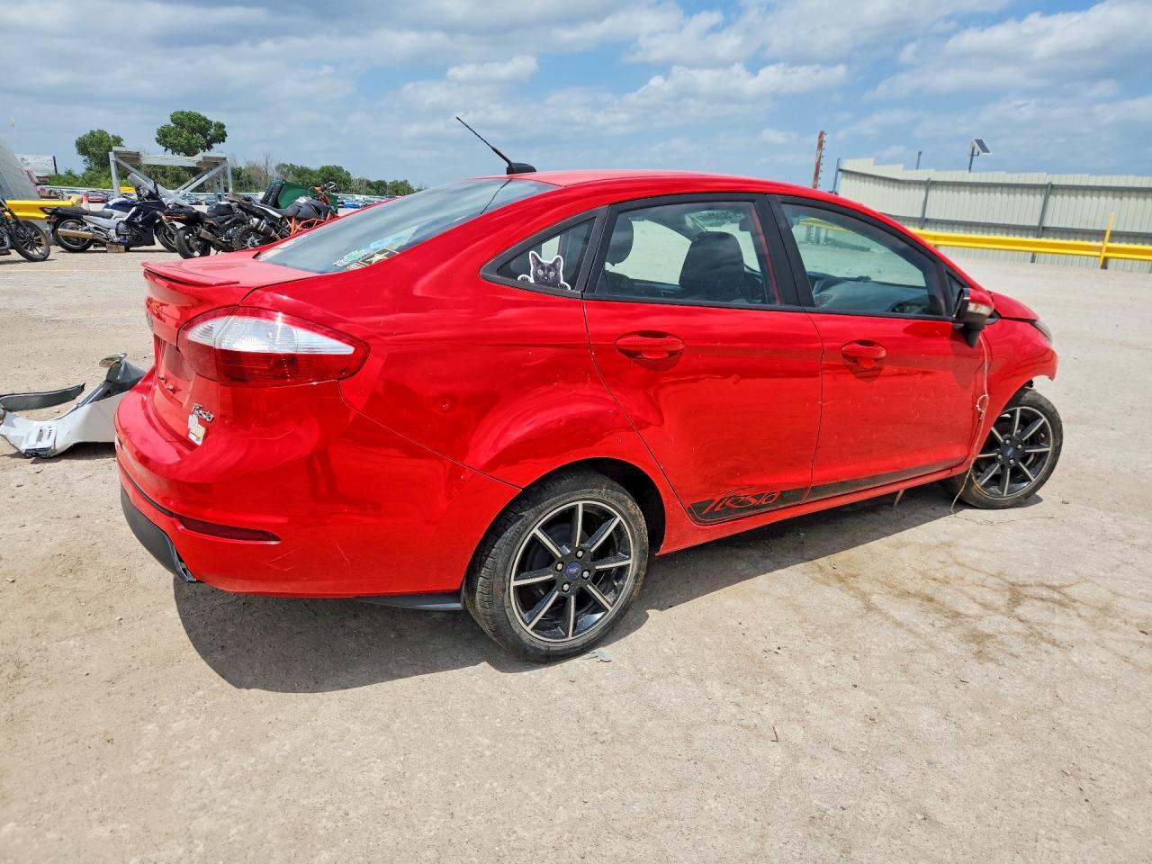 2015 Ford Fiesta Se - Фото 3