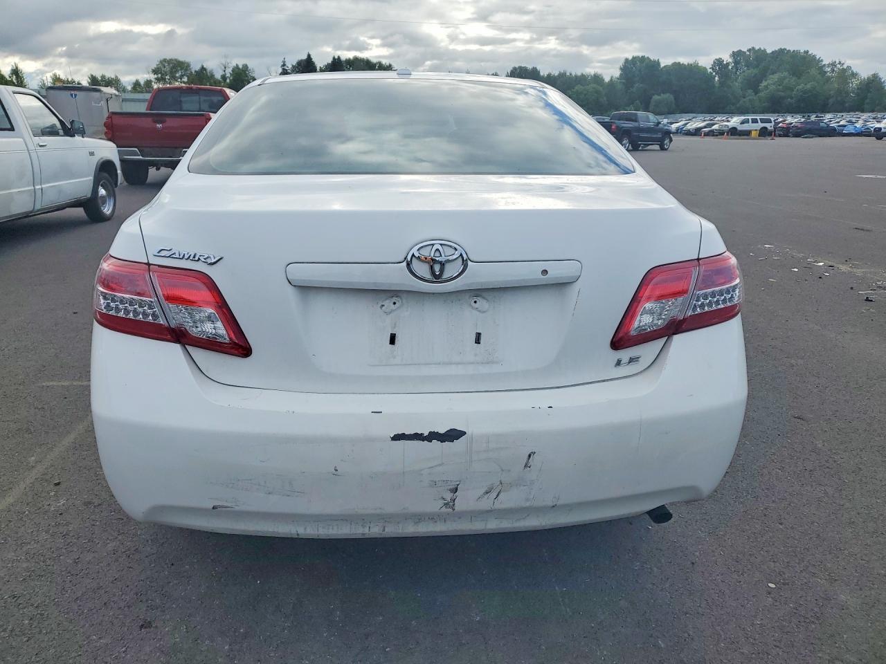 2011 Toyota Camry Le - Image 6