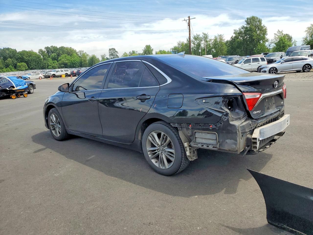 2017 Toyota Camry Se - Фото 2