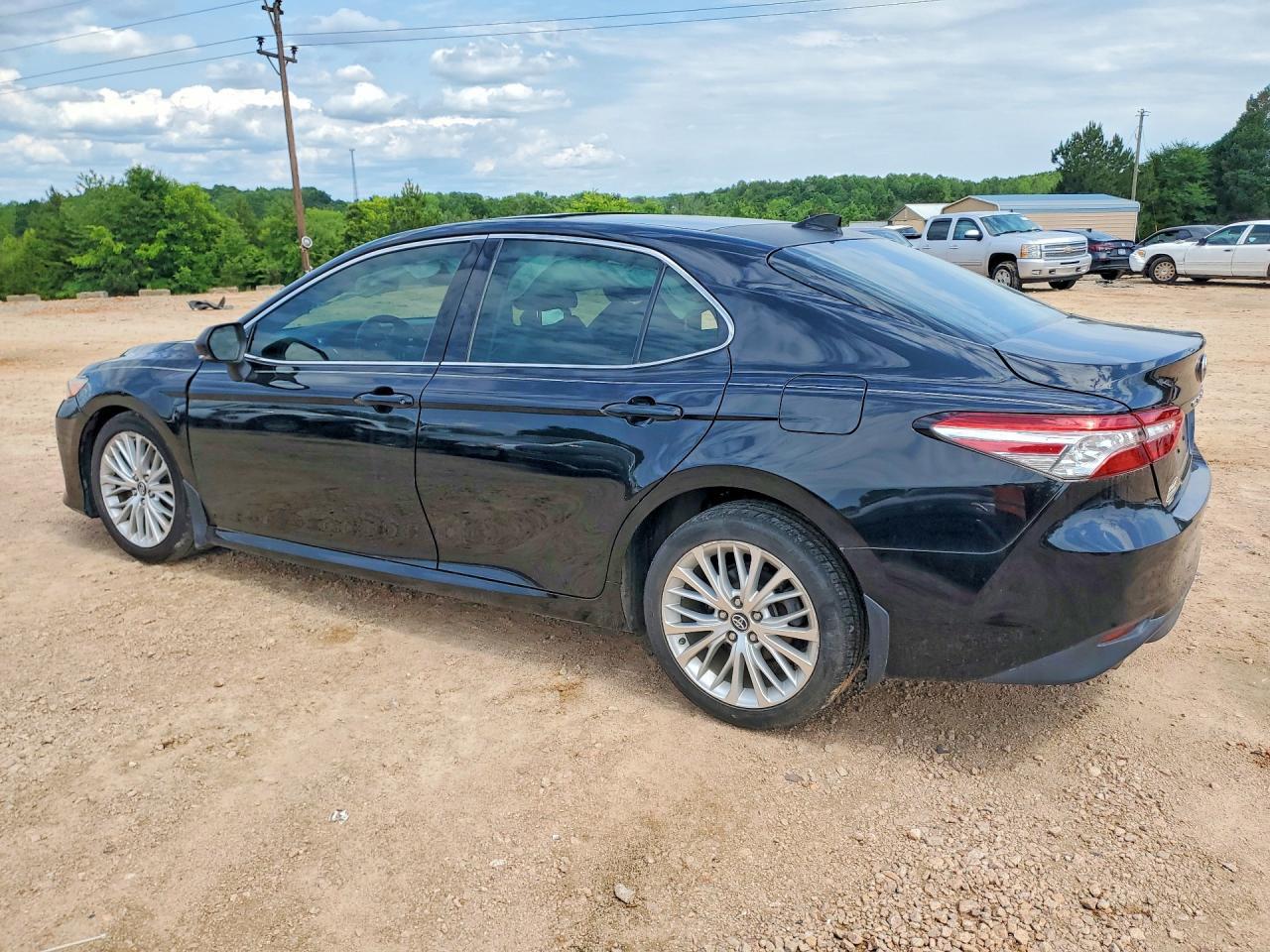 2019 Toyota Camry Xle V6 - Фото 2