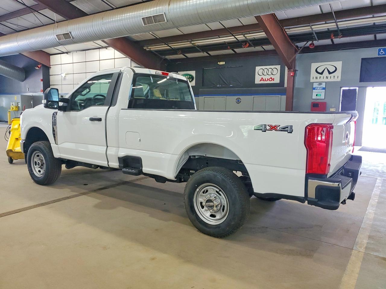 2023 Ford F250 Super Duty - Фото 2