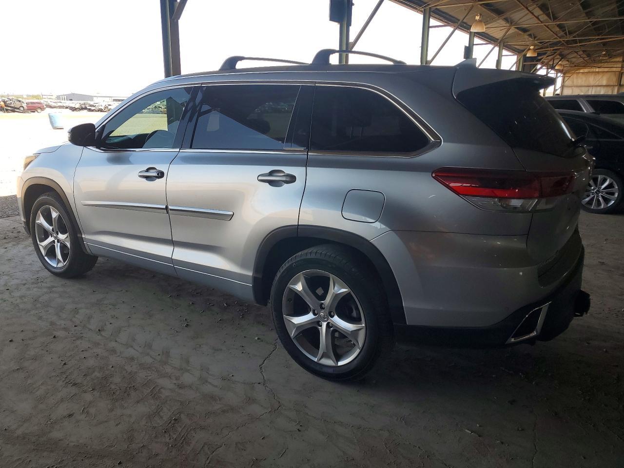2017 Toyota Highlander Limited - Image 2