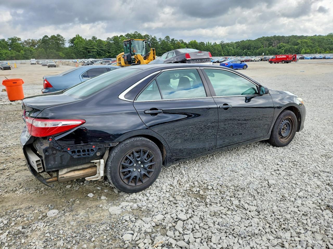 2015 Toyota Camry Le - Фото 3