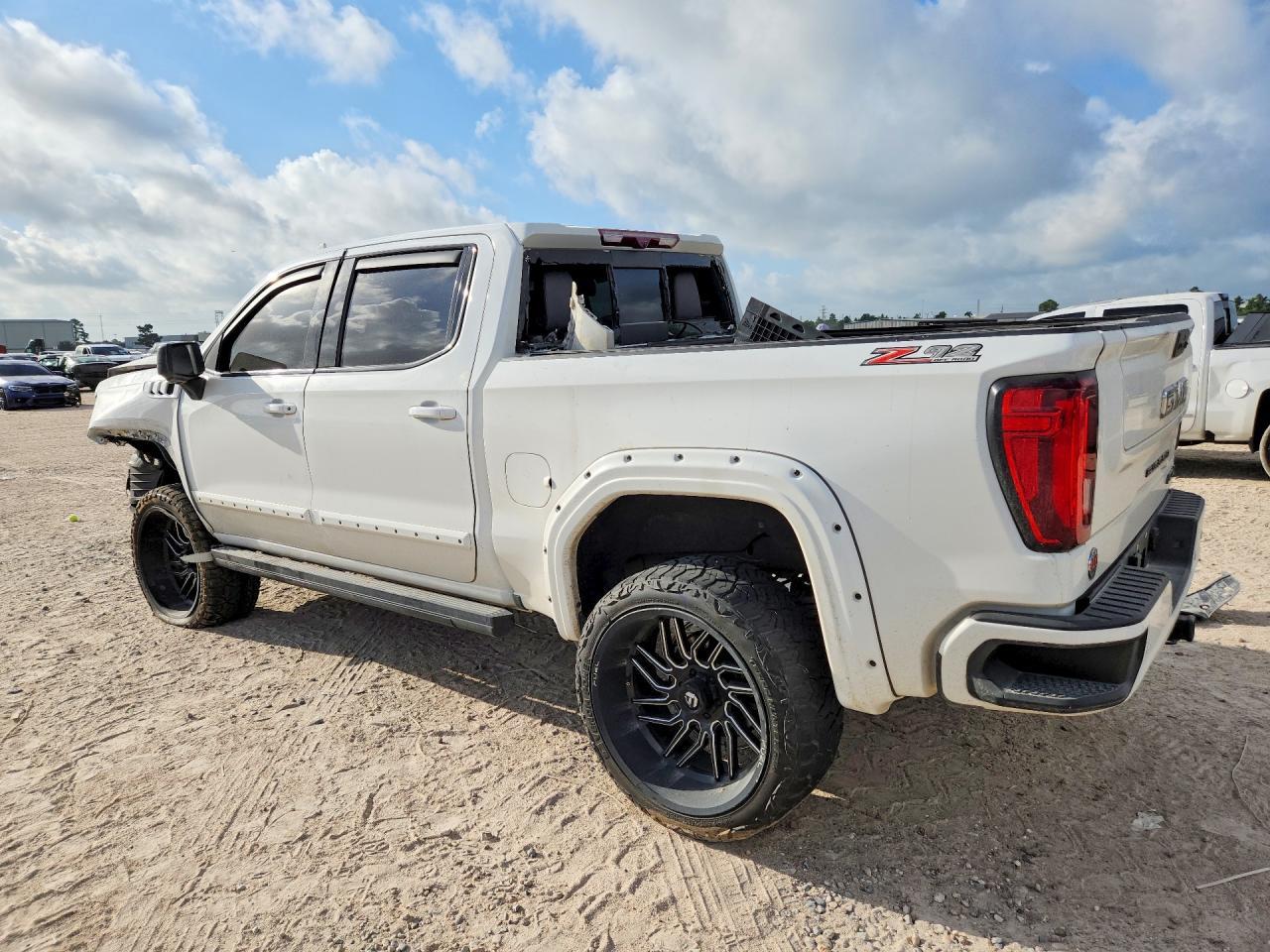 2023 GMC Sierra K1500 At4 - Фото 2