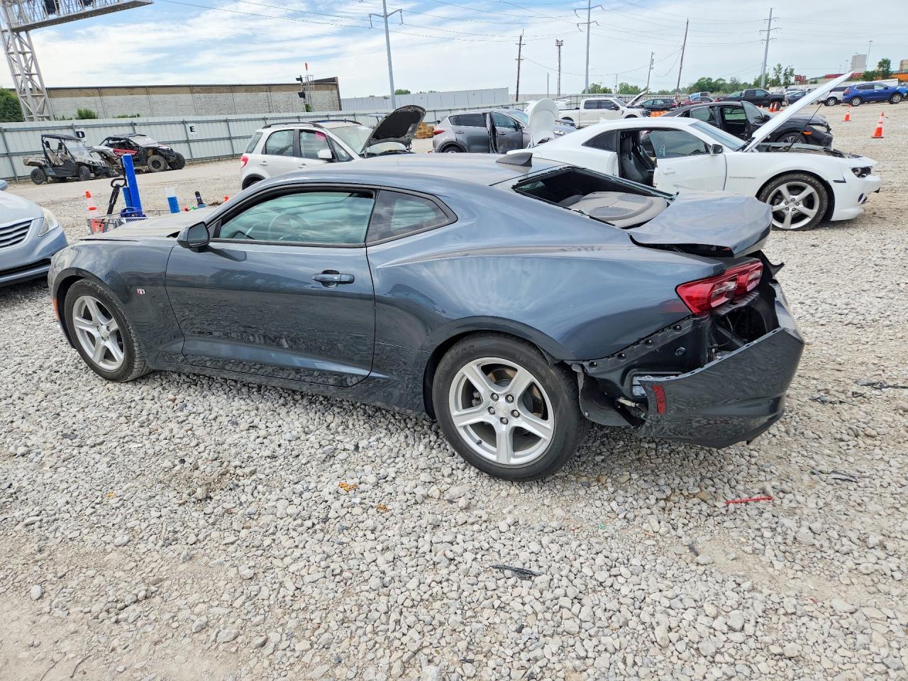 2019 Chevrolet Camaro Ls - Фото 2