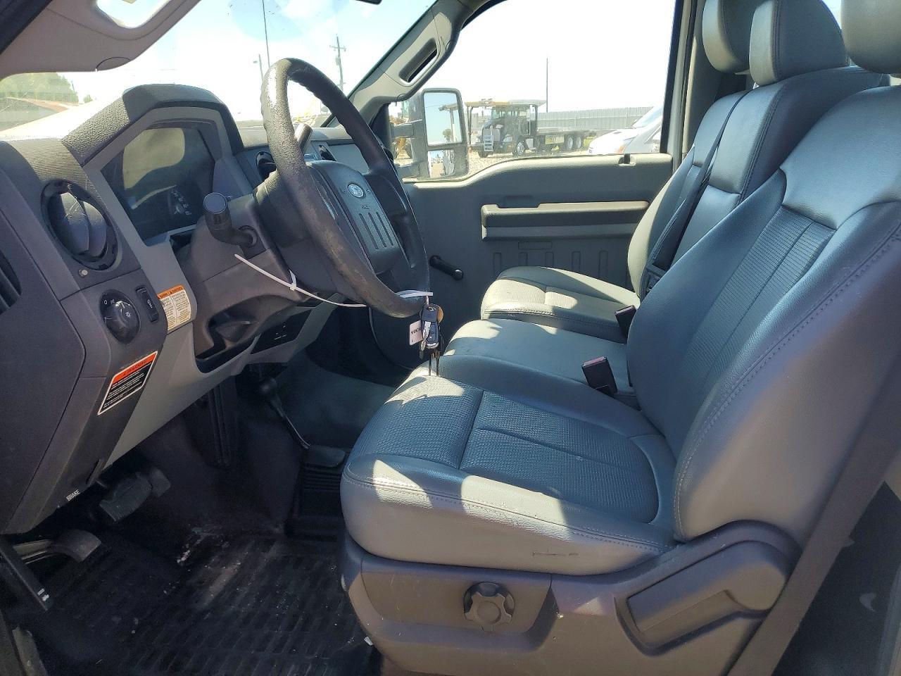 2011 Ford F550 Super - Фото 7