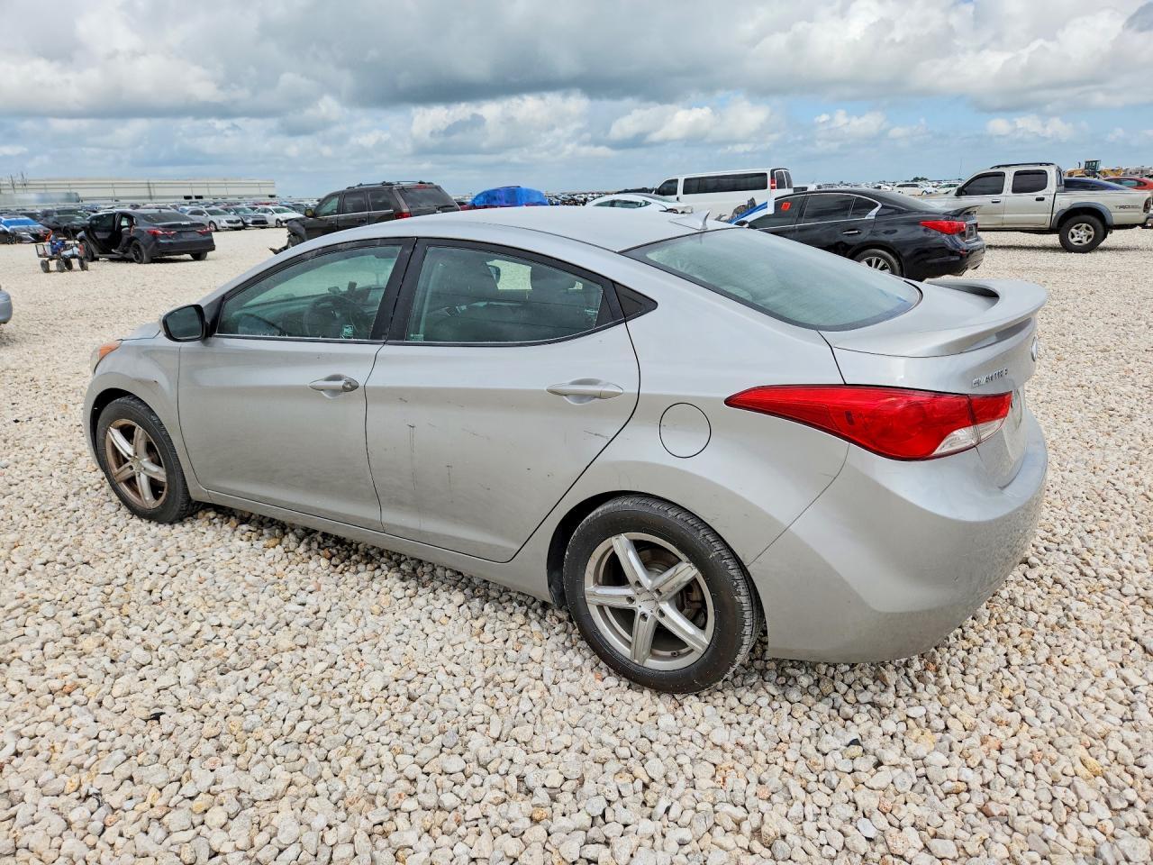 2013 Hyundai Elantra Gls - Image 2