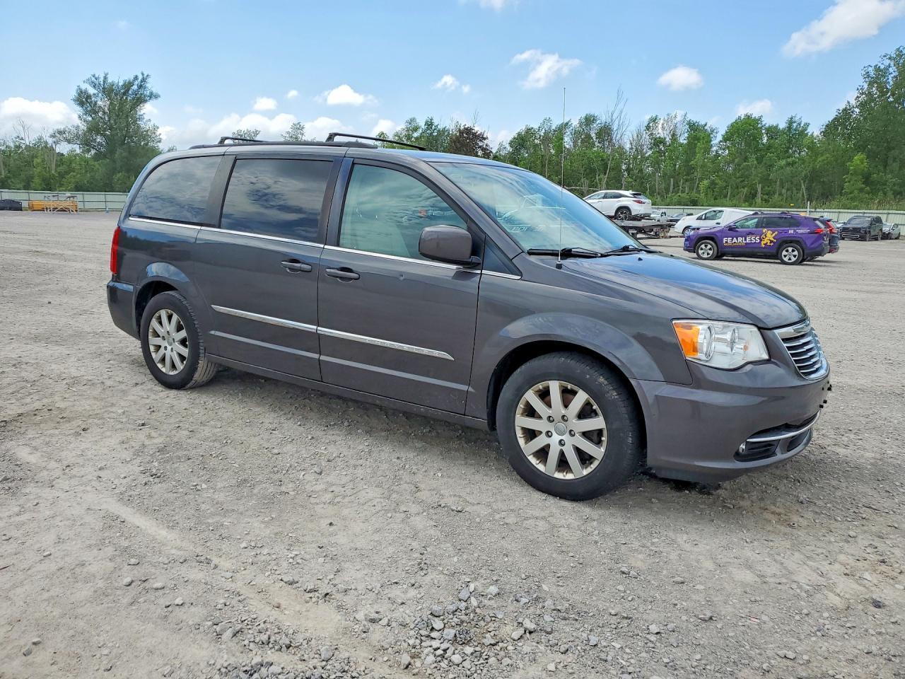 2016 Chrysler Town & Country Touring - Фото 4