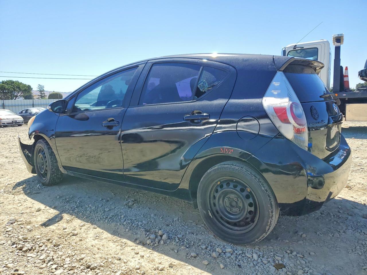 2013 Toyota Prius C One - Фото 2