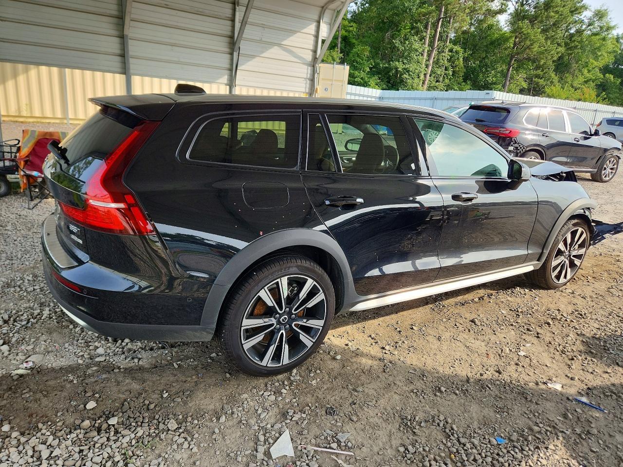 2026 Volvo V60 Cross Country Ultra - Image 3