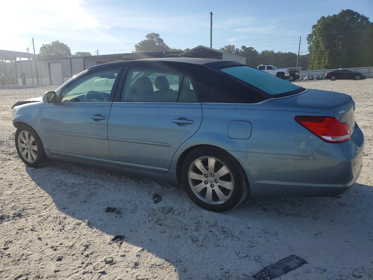 2007 Toyota Avalon Xls - Image 2