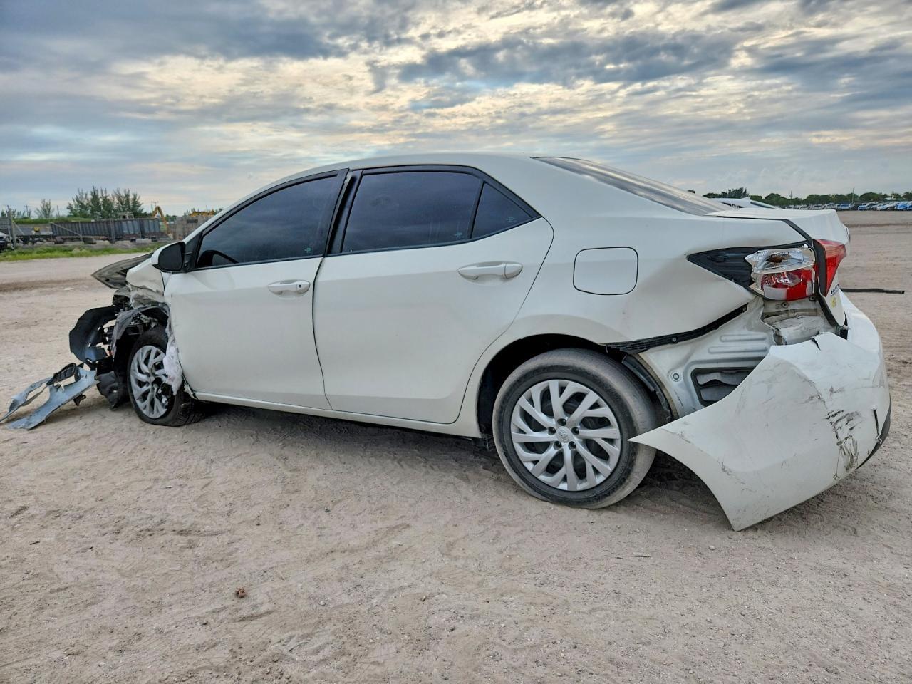 2017 Toyota Corolla Le - Фото 2