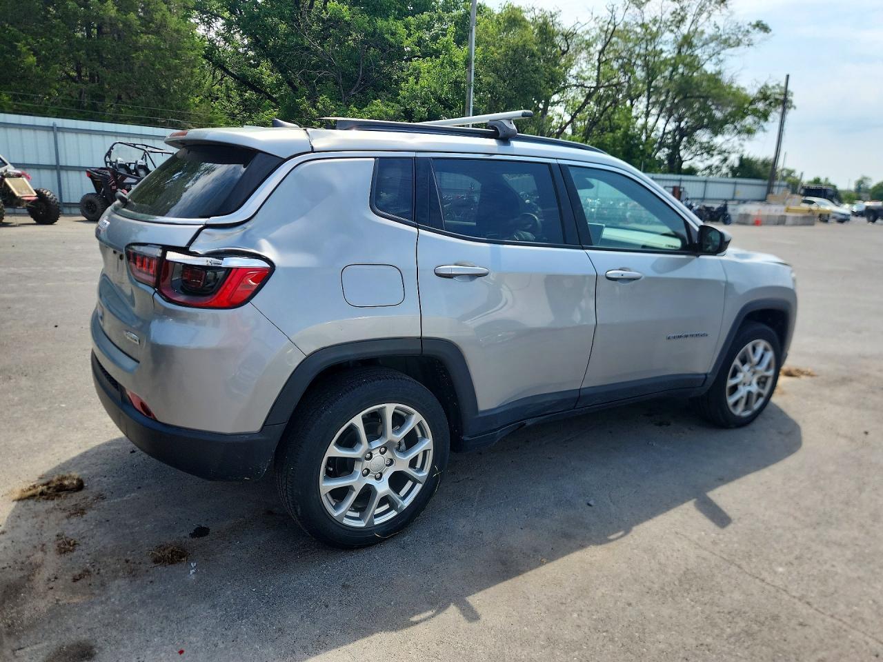 2023 Jeep Compass Latitude Lux - Фото 3