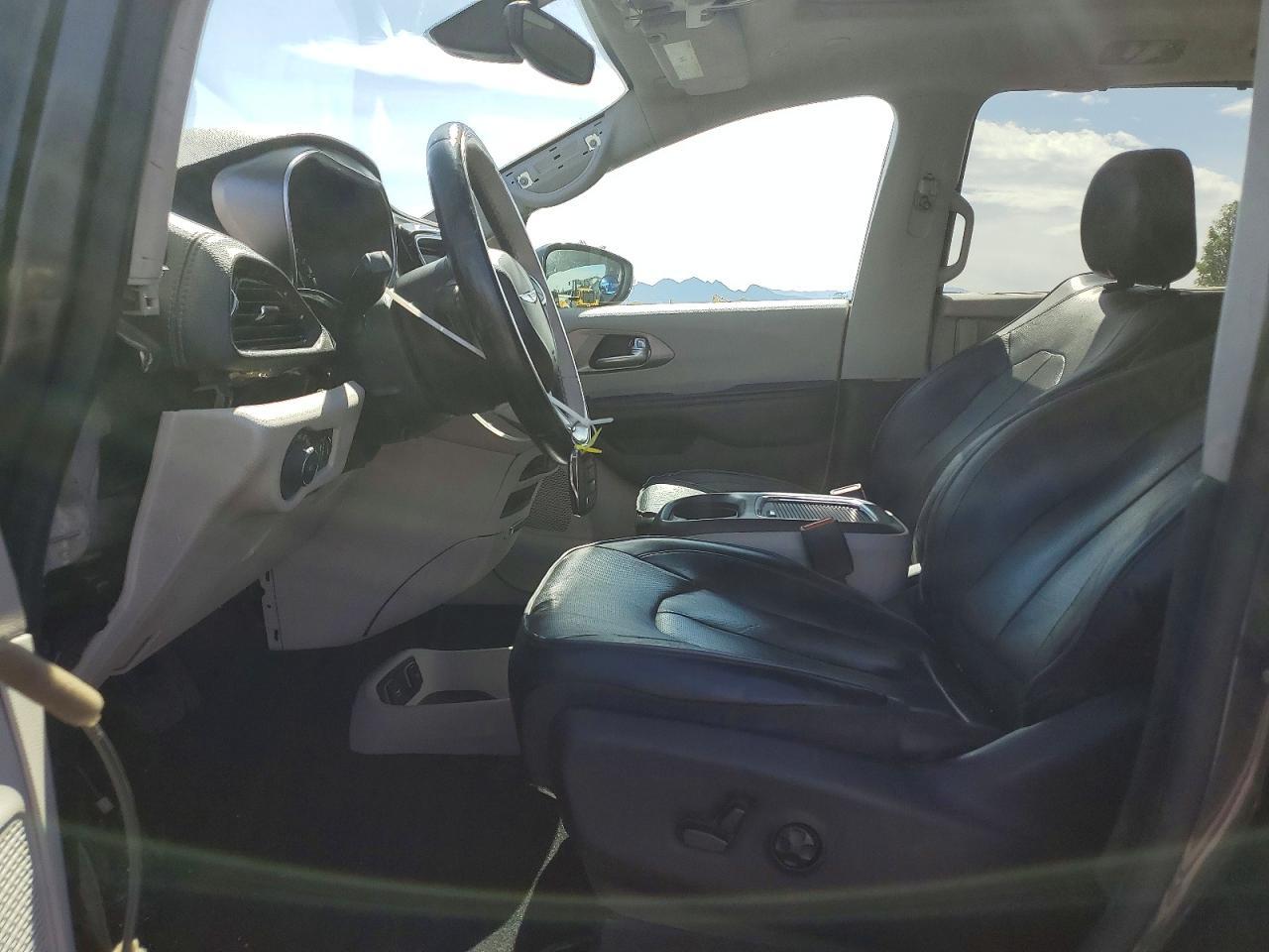 2018 Chrysler Pacifica Limited - Image 7