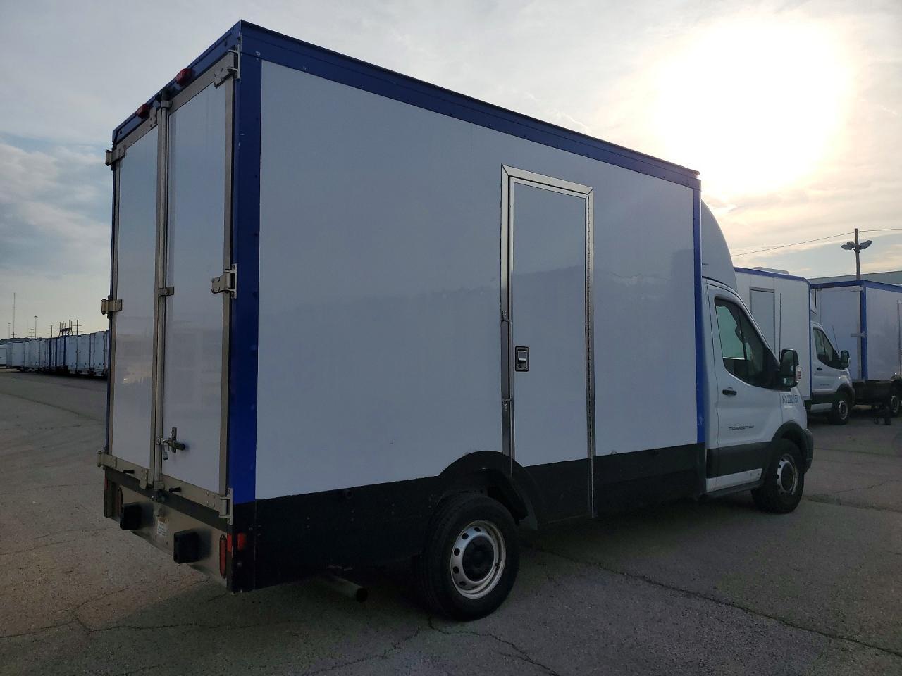 2021 Ford Transit Delivery Truck - Фото 3