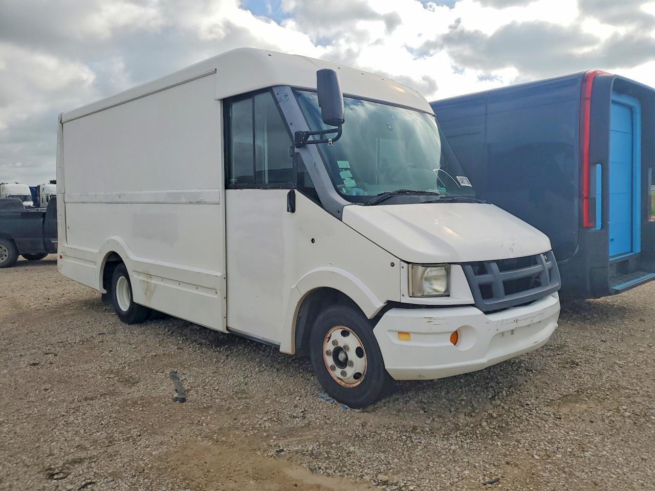 2012 Isuzu Npr - Image 4