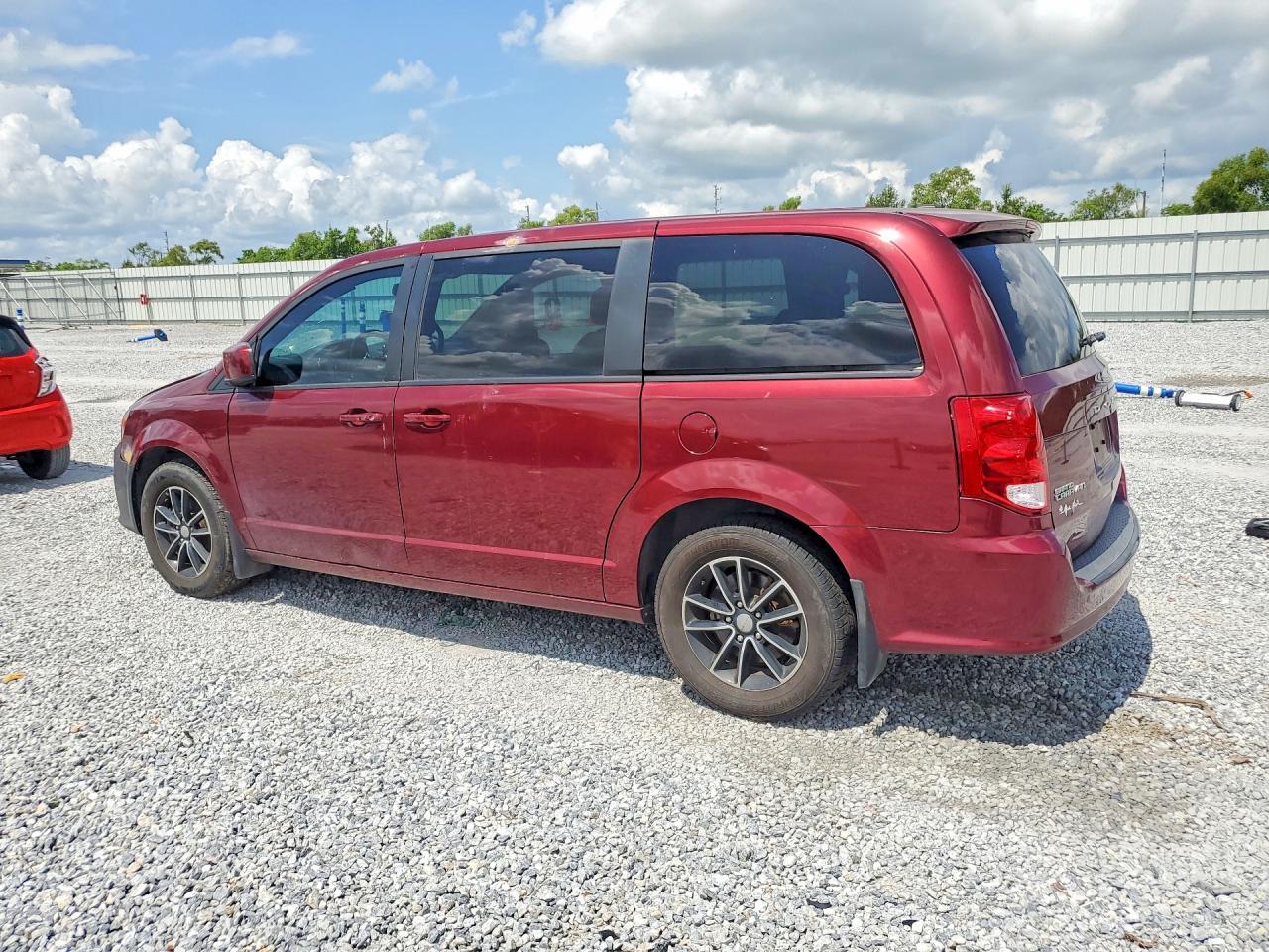 2018 Dodge Grand Caravan Sxt - Image 2
