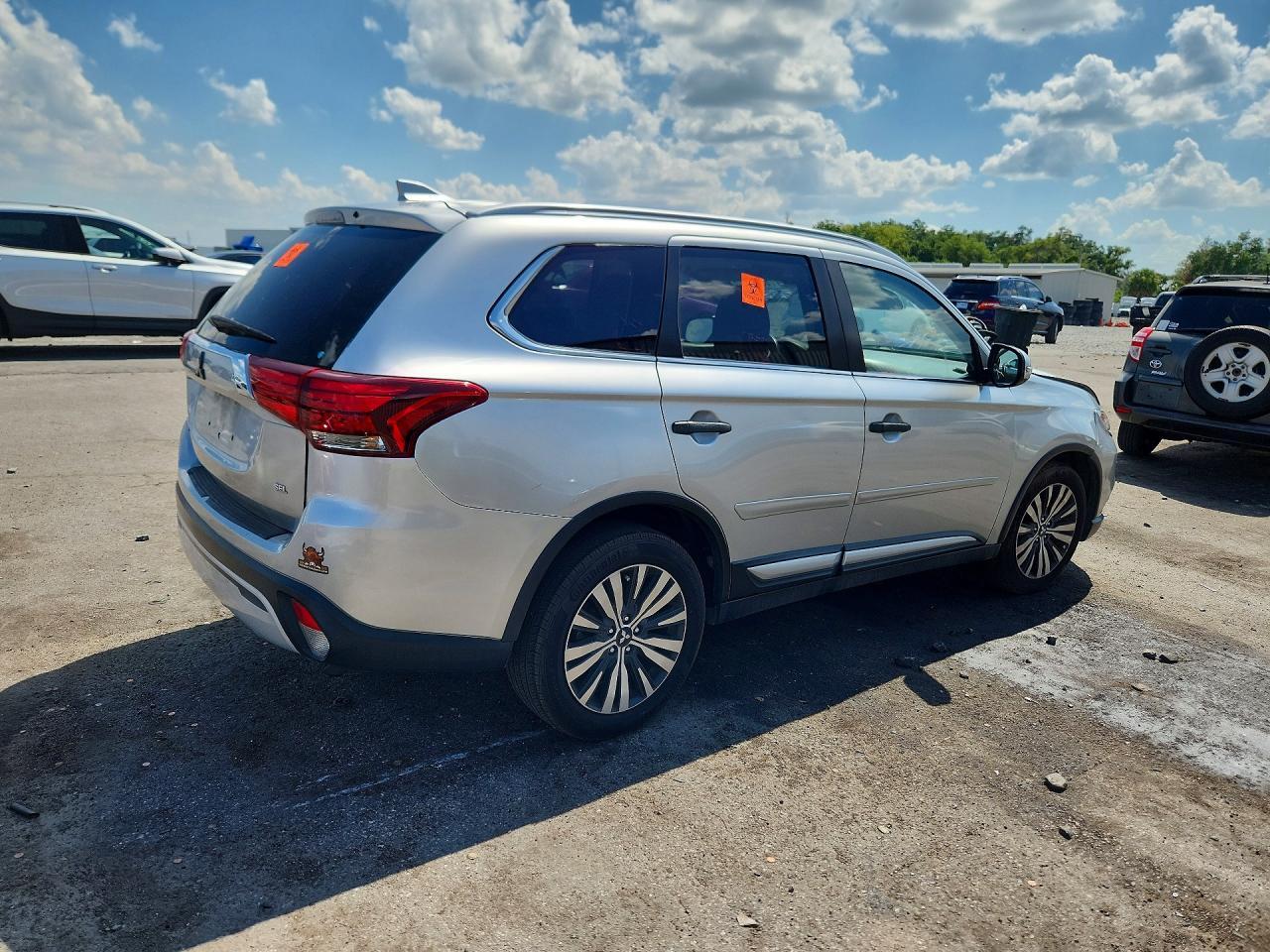 2020 Mitsubishi Outlander Se - Фото 3