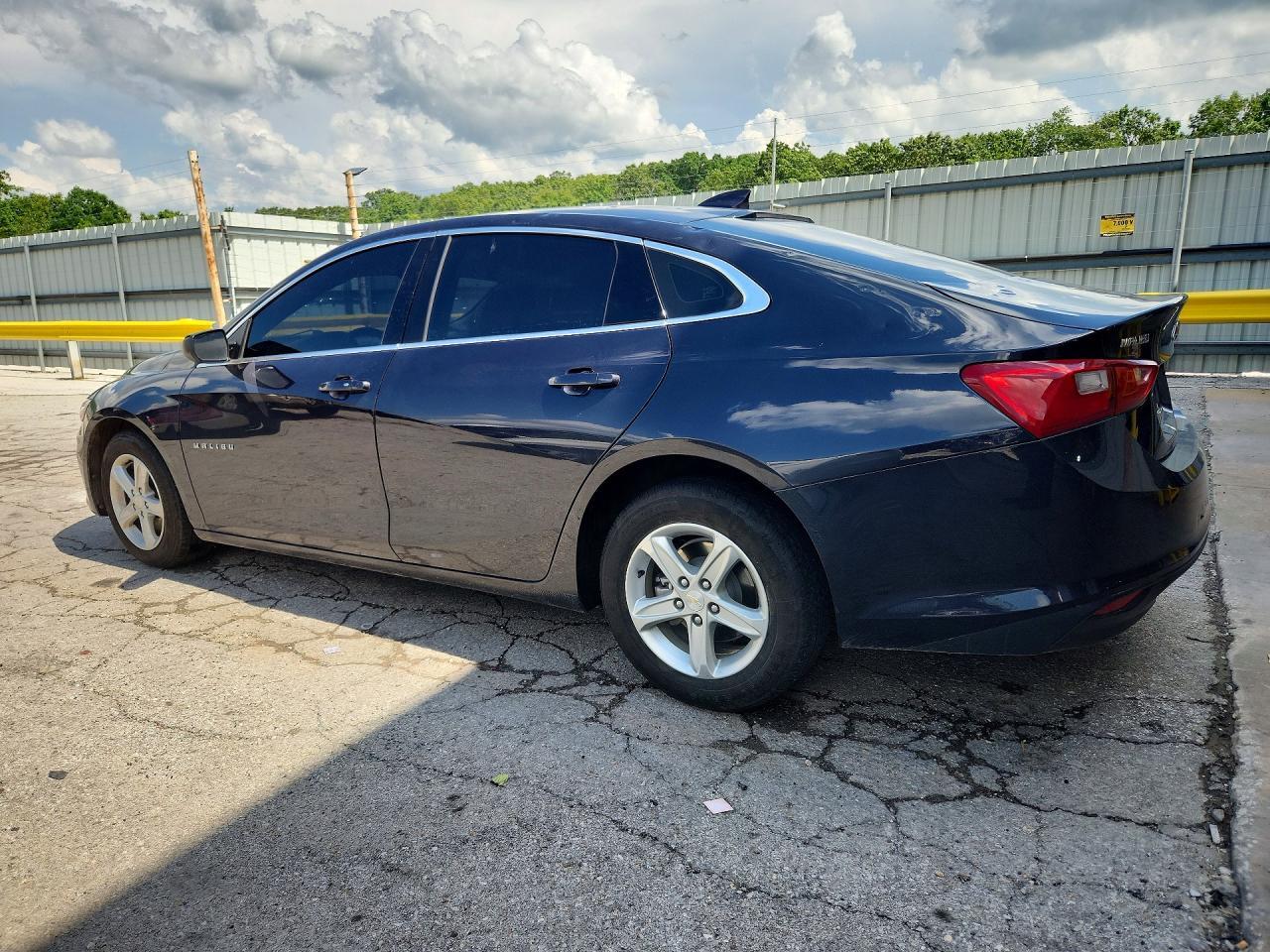 2023 Chevrolet Malibu Lt - Фото 2