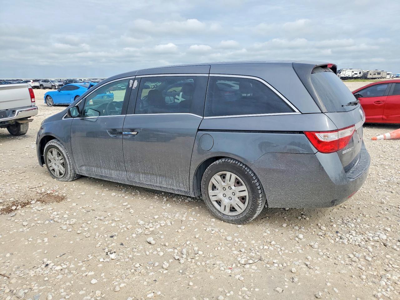 2013 Honda Odyssey Lx - Фото 2
