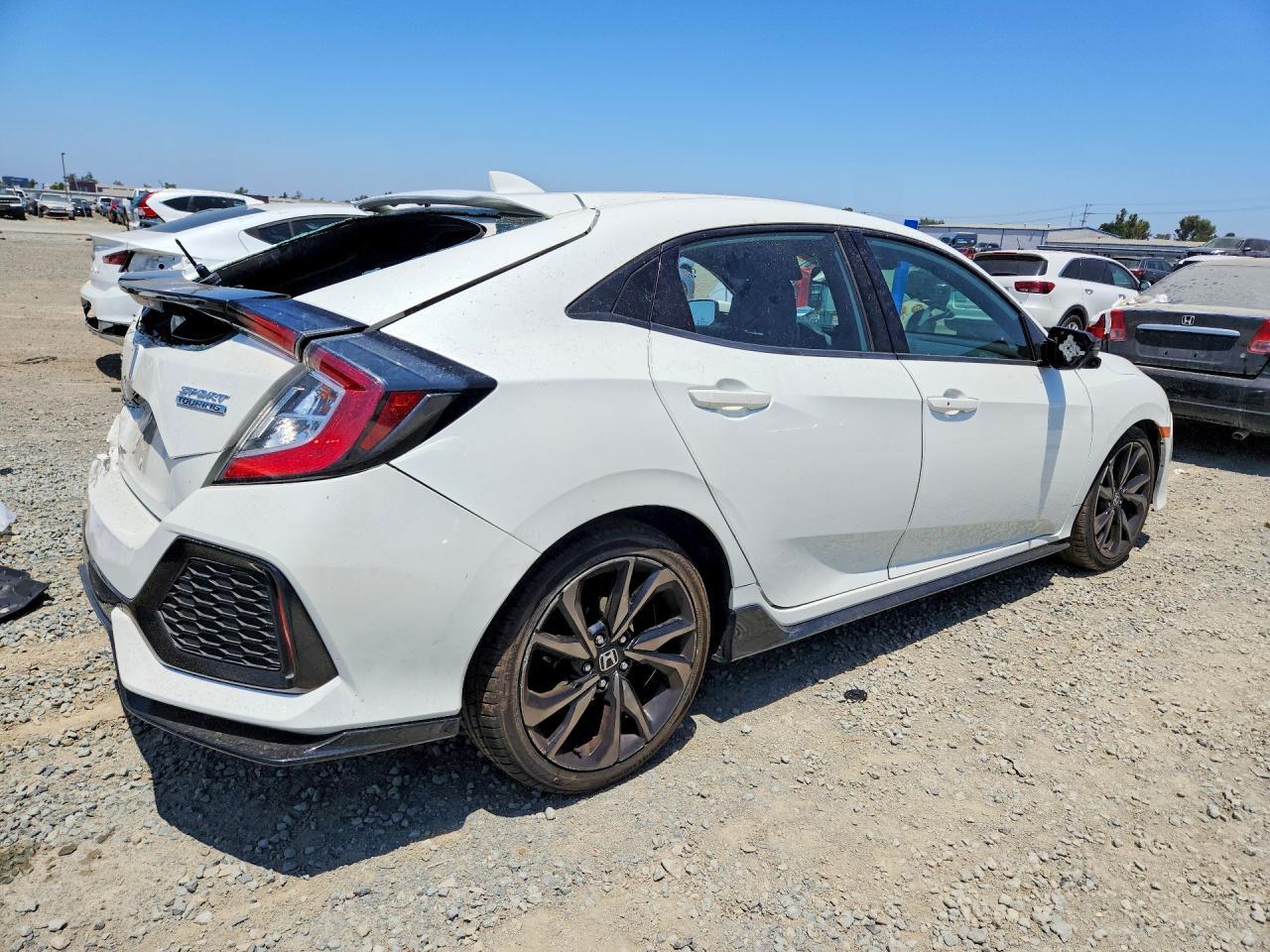2019 Honda Civic Sport Touring - Image 3