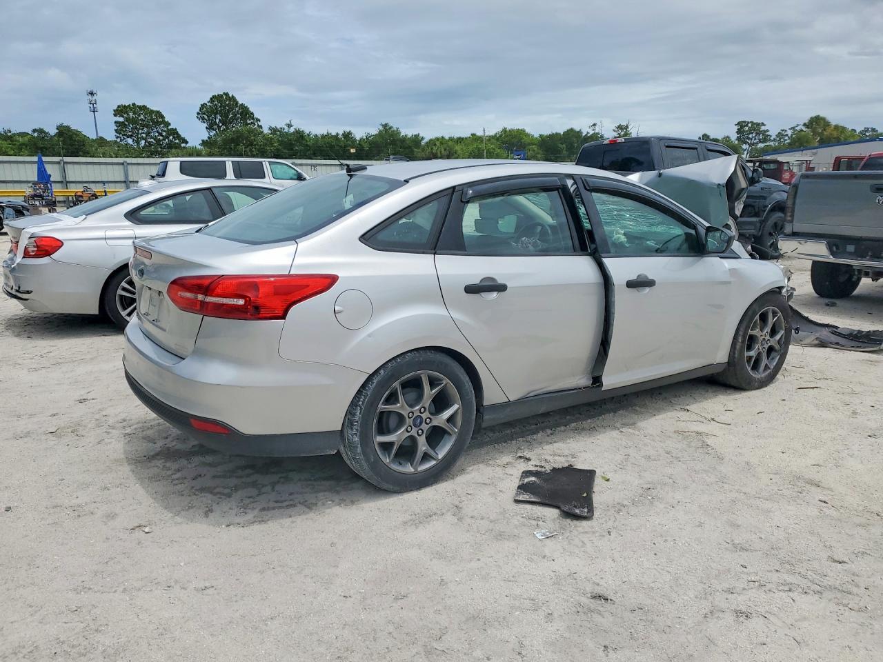 2016 Ford Focus S - Image 3