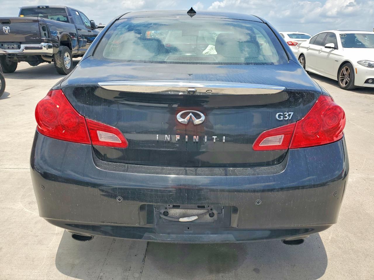 2010 Infiniti G37 - Фото 6