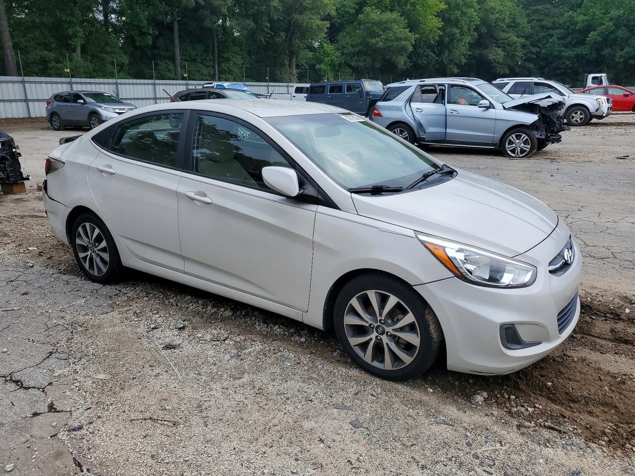 2017 Hyundai Accent Se - Фото 4