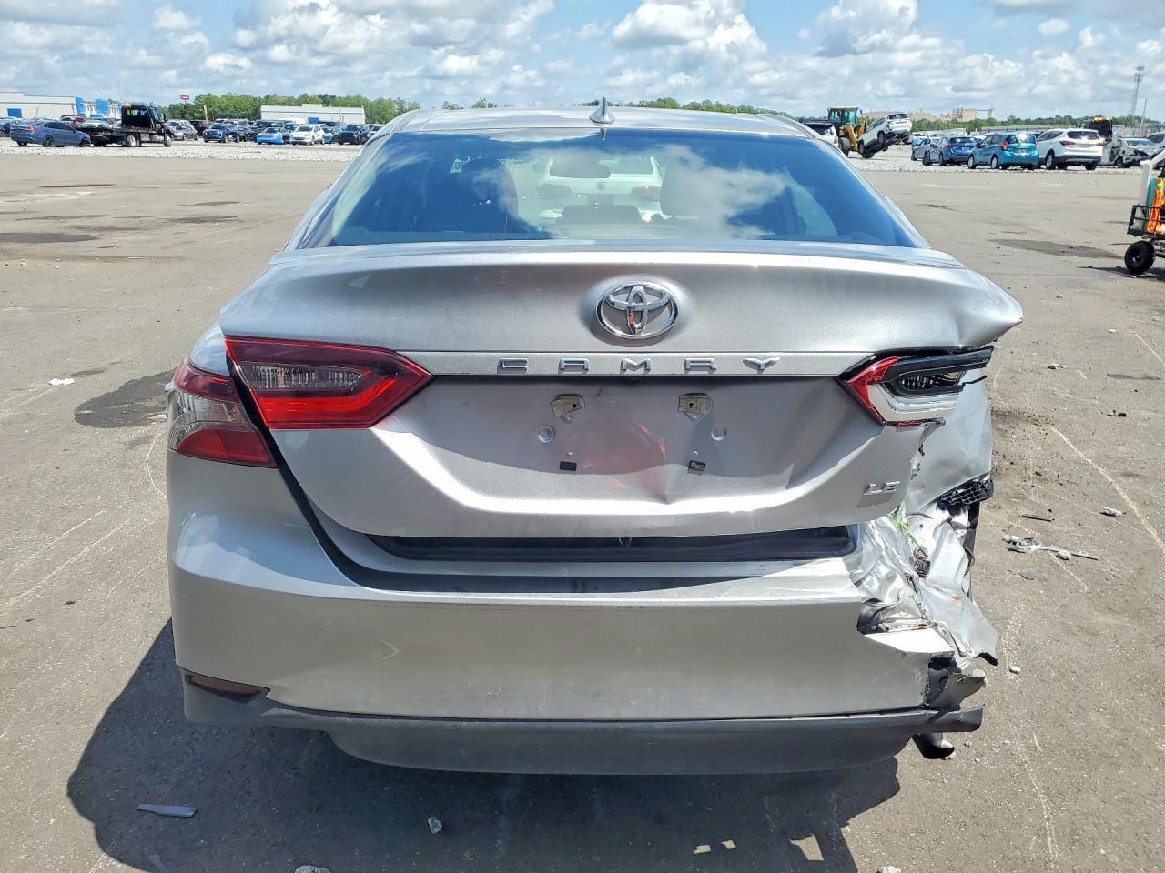 2023 Toyota Camry Le - Фото 6