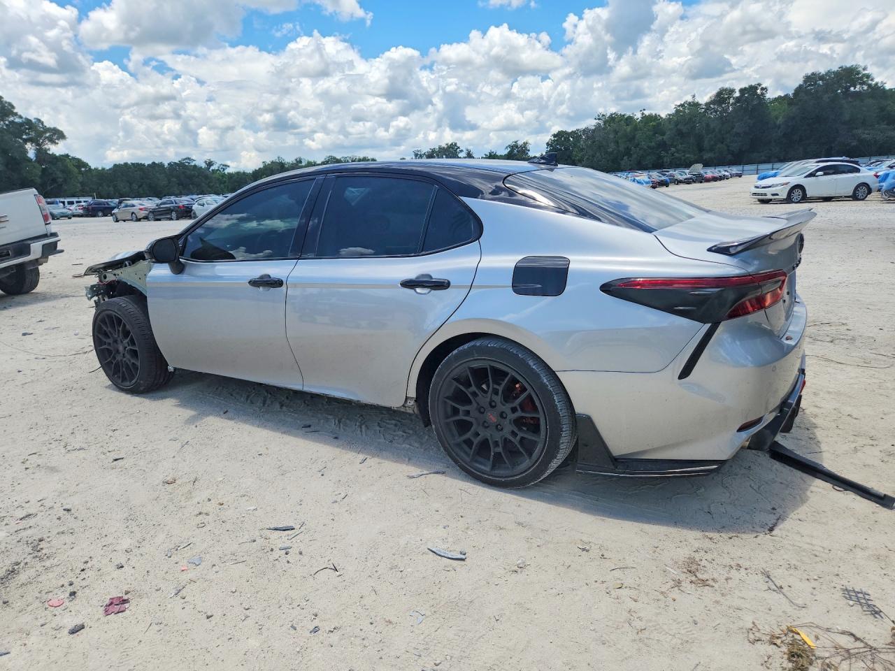 2022 Toyota Camry Xse - Фото 2