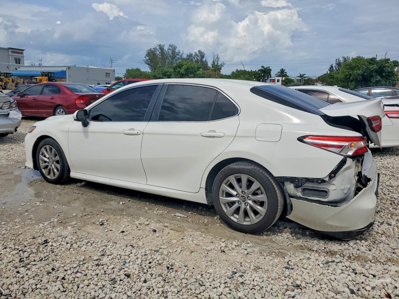 2018 Toyota Camry Ce - Фото 2