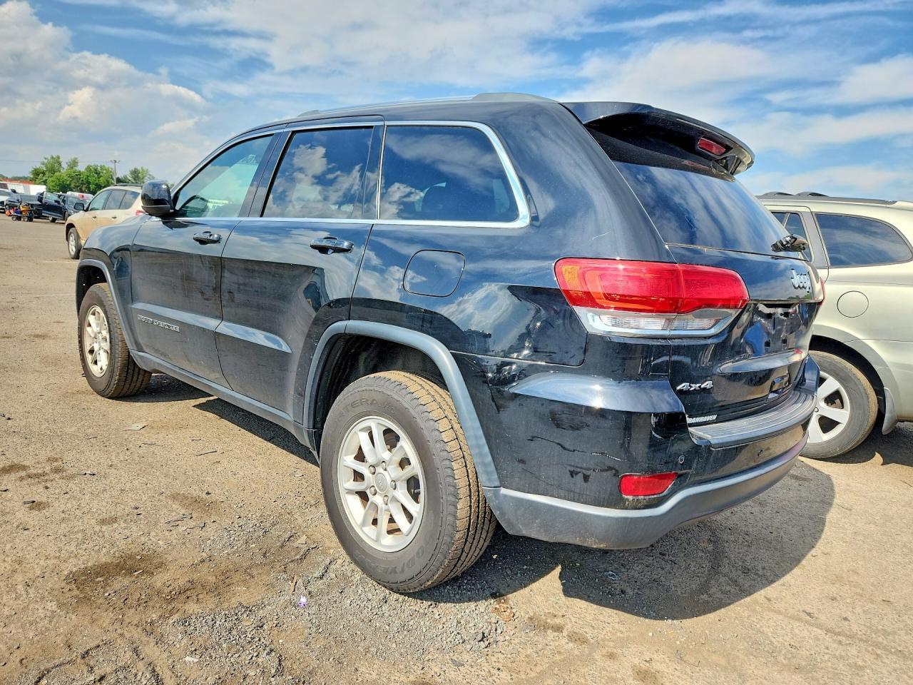 2019 Jeep Grand Cherokee Laredo - Image 2